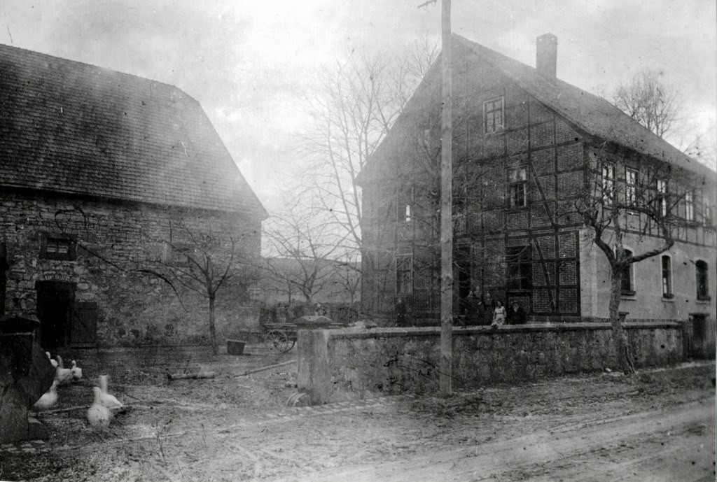 Der Bauernhof Floren im Jahre 1898, heute im Besitz von Heinrich Floren, Twistetalstraße 36.